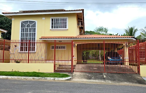 Chitré, Urbanización Villas del Golf