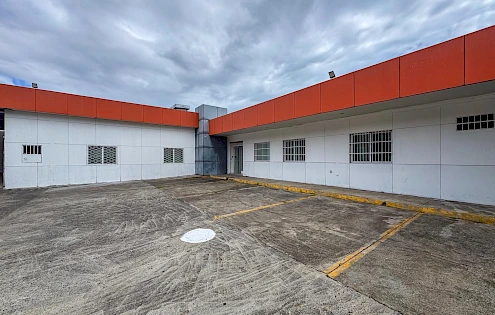 Terreno con Bodega en Monte Oscuro