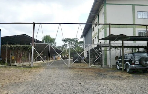 Galera con oficinas en Milla 13 Chilibre