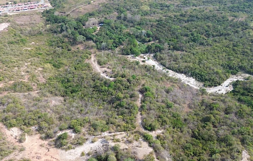23 hectares, 5 minutes from the Pan-American