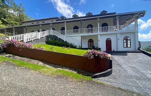 VILLA FAMILIAR DE MONTAÑA - VISTA AL MAR