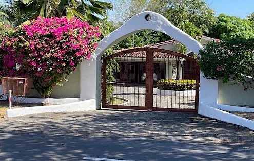 CÓMODA Y ACOGEDORA CASA DE PLAYA EN CORONADO A TAN SOLO $375,000.00