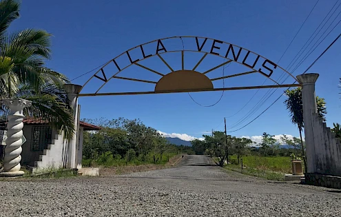 ESPECTACULAR LOTE JUNTO AL RÍO CON EL VOLCÁN BARÚ DE FONDO A LA VENTA