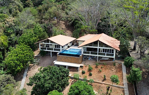 🏡 FOR SALE: Impressive House in Altos del María!