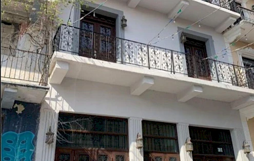 Venta y alquiler de casa comercial con cinco niveles, Casco Antiguo