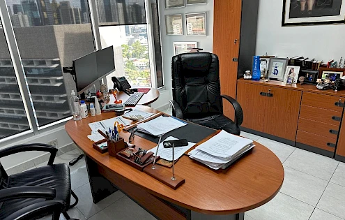 Excellent offices for sale in the banking area