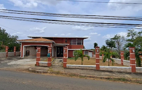 Two-level house for sale in La Chorrera, Panama