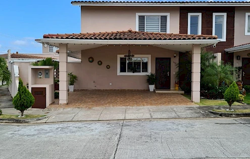 VENTA EN BRISAS DEL GOLF VILLA NAVONA