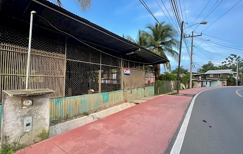 Se Vende y Alquila Lote con Galera en Bocas del Toro