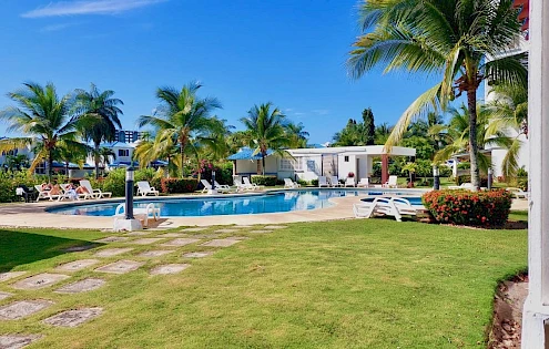 Se vende y alquila apartamento amoblado en P.H Playa Blanca, Villa Azul