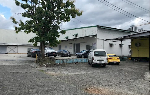 Bodega de 1.000 m2 lista para ocupar en calle Fernández de Córdoba