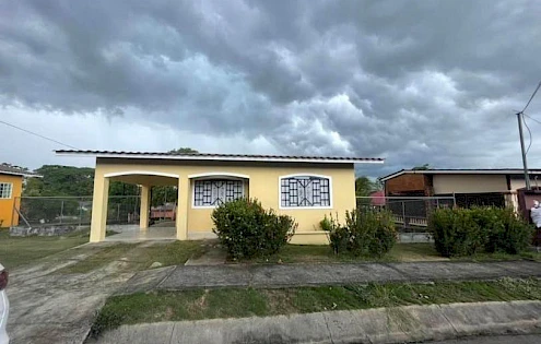 CASA EN VENTA, URBANIZACIÓN LAS MORAS, DAVID