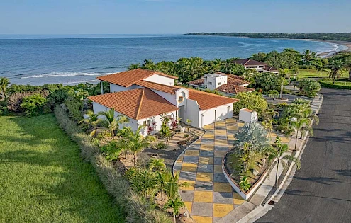 Beachfront Villa in Costa Pedasi