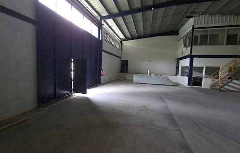 CHILIBRE WAREHOUSE FOR RENT
