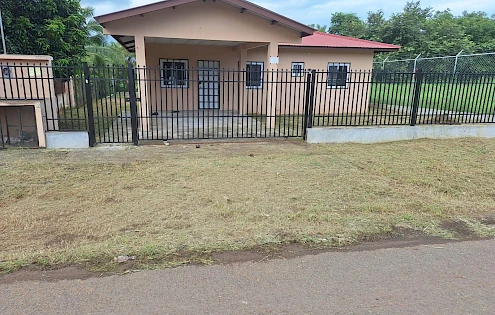 3 Bedroom House, Indoor Laundry, Near Beach