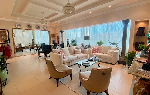 STUNNING 3-BEDROOM APARTMENT