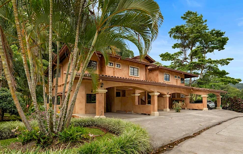 Rare 3-Bedroom Corner Condo in Valle Escondido