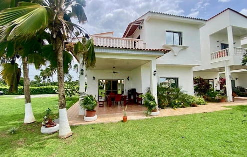 VILLA DÚPLEX DE 4 DORMITORIOS CON VISTA AL MAR