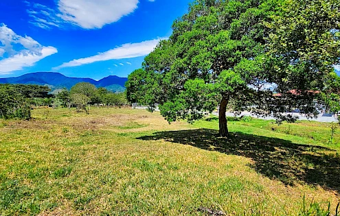2,000 m2 land in Tierras Altas, Volcán Vía Caizan